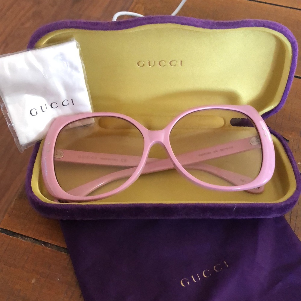 GUCCI PINK SUNGLASSES BRAND NEW! No scratches! I love them they are a super sale